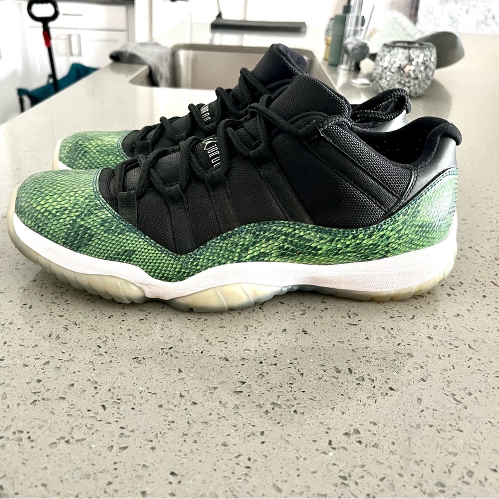 Snake skin green low top 11s worn once!